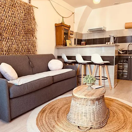 Apartment La Lavandiere, Centre Historique, Fibre, Ess, Rez-de-chaussee, Bedinshop Romans-sur-Isere